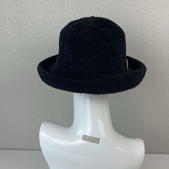 Black Fleece Hat EUC - Picture 5 of 7